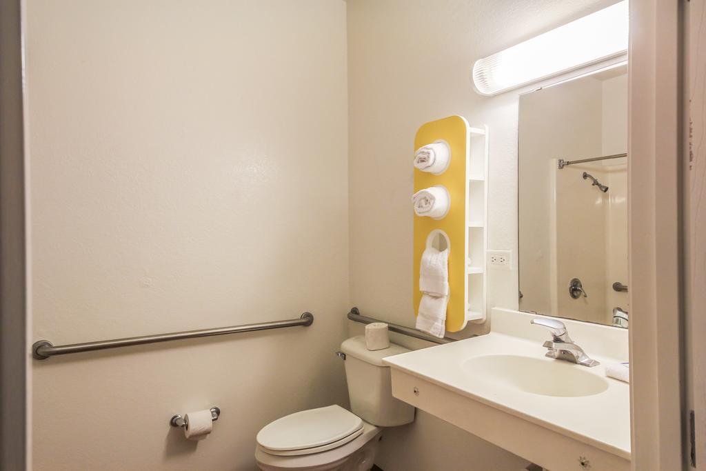 Motel 6 New Braunfels Bagian luar foto