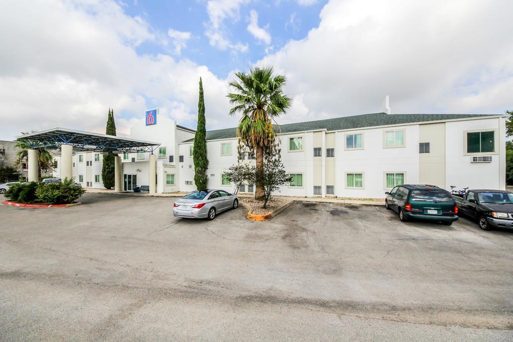 Motel 6 New Braunfels Bagian luar foto
